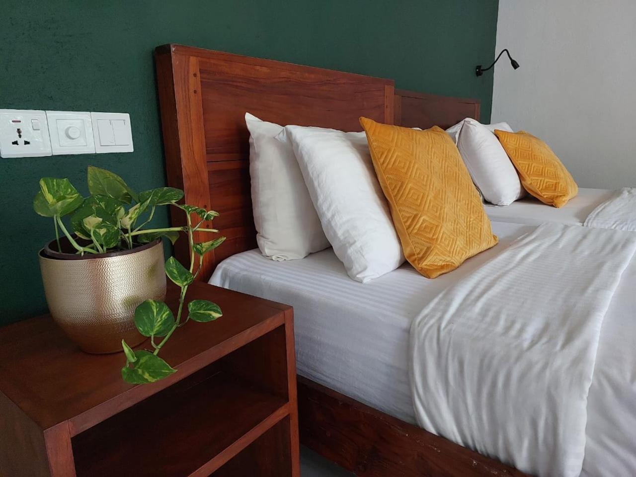Hotel Weligama Ocean Breeze Exterior foto